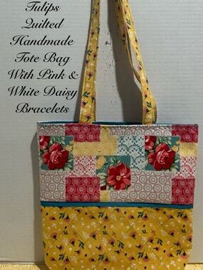 NEW PIONEER WOMAN PINK TULIPS VINTAGE QUILTED TOTE BAG W/DAISY CHARM BRACELETS